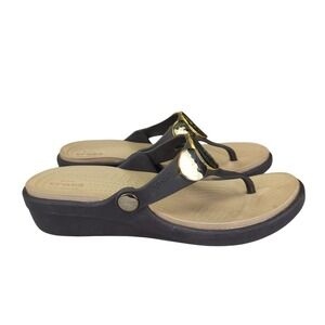 Crocs Sanrah Beveled Circle Women's Wedge Thong Sandals 6 Gold Comfort Brown‎